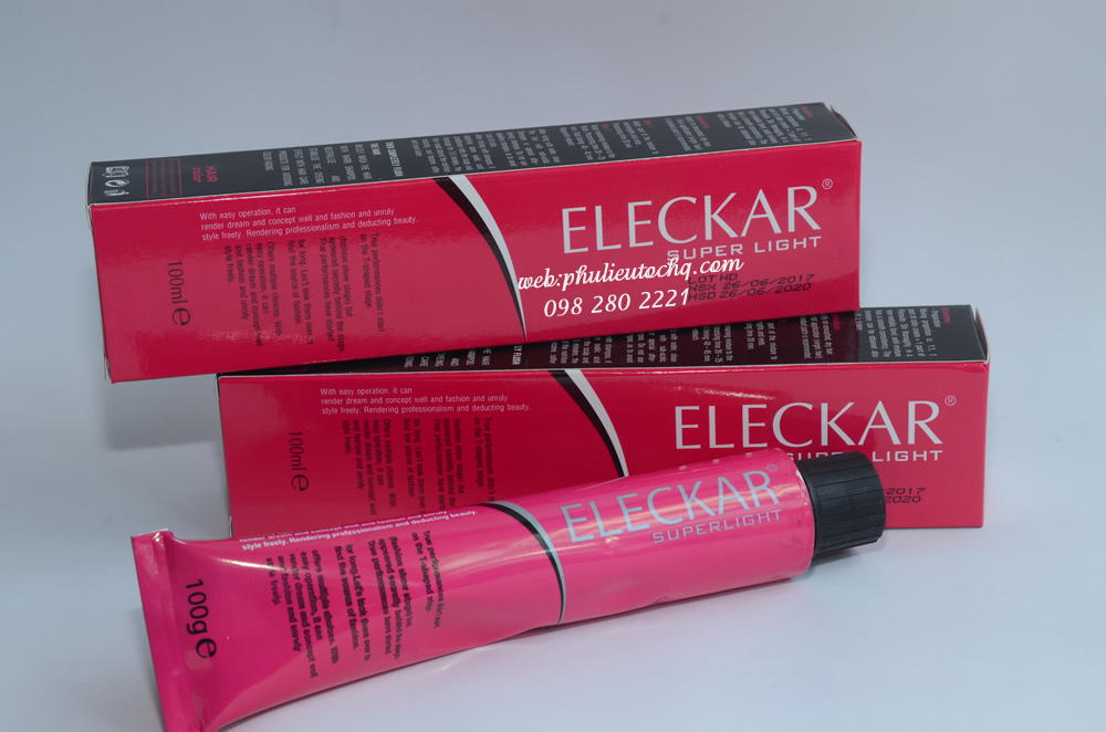 Thuốc nhuộm tóc Eleckar giúp bạn tạo nên nhiều sắc thái màu sắc khác nhau, tăng thêm sự tươi trẻ và phù hợp với bất kì phong cách nào mà bạn mong muốn. Hãy xem hình ảnh để lựa chọn màu sắc tóc tuyệt đẹp của Eleckar cho mái tóc của bạn.